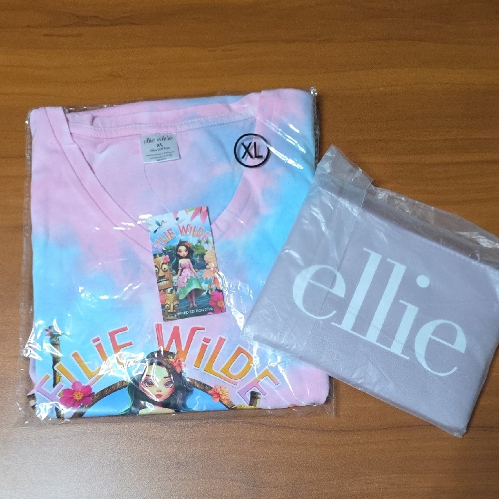 Limited Edition ELLiE WiLDE Shirt With Matching Bag